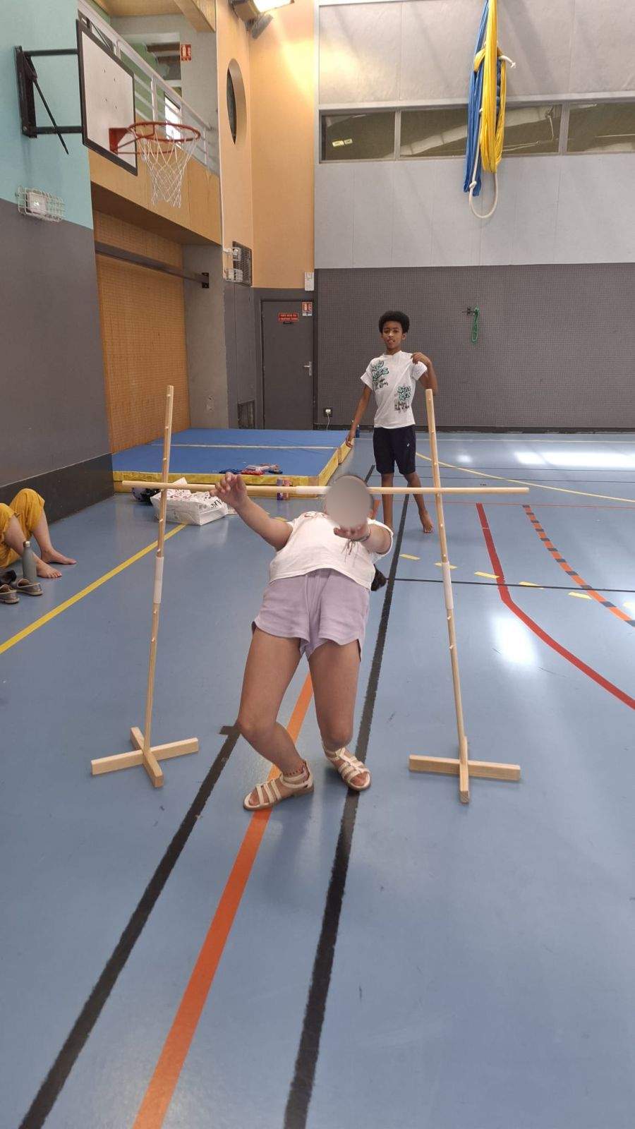Cours enfants de capoeira (visages floutés)